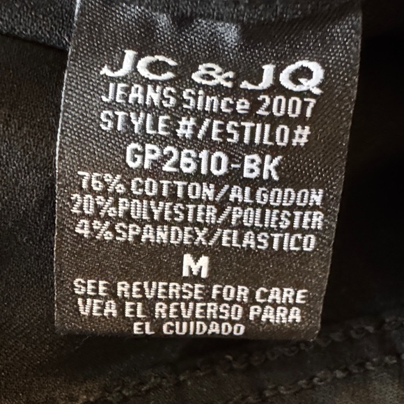 High-Rise Black Flare Jeans - Wide Leg - Picture 5 of 6